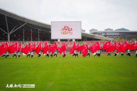 据西班牙《每日体育报》报道，法国中卫朗格莱最近几场比赛在阿斯顿维拉获得了首发机会，但他的未来依然不确定。